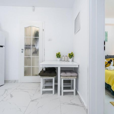 Monza-Apartment Bukares Bagian luar foto