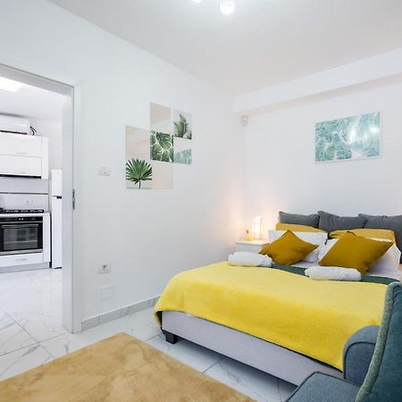 Monza-Apartment Bukares Bagian luar foto
