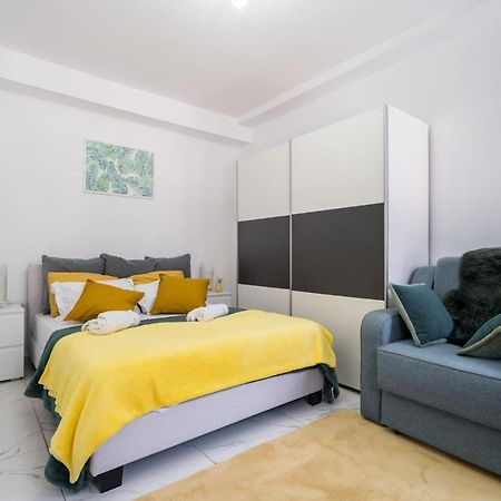Monza-Apartment Bukares Bagian luar foto