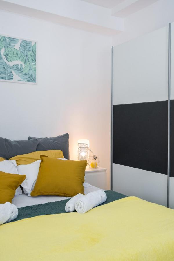 Monza-Apartment Bukares Bagian luar foto