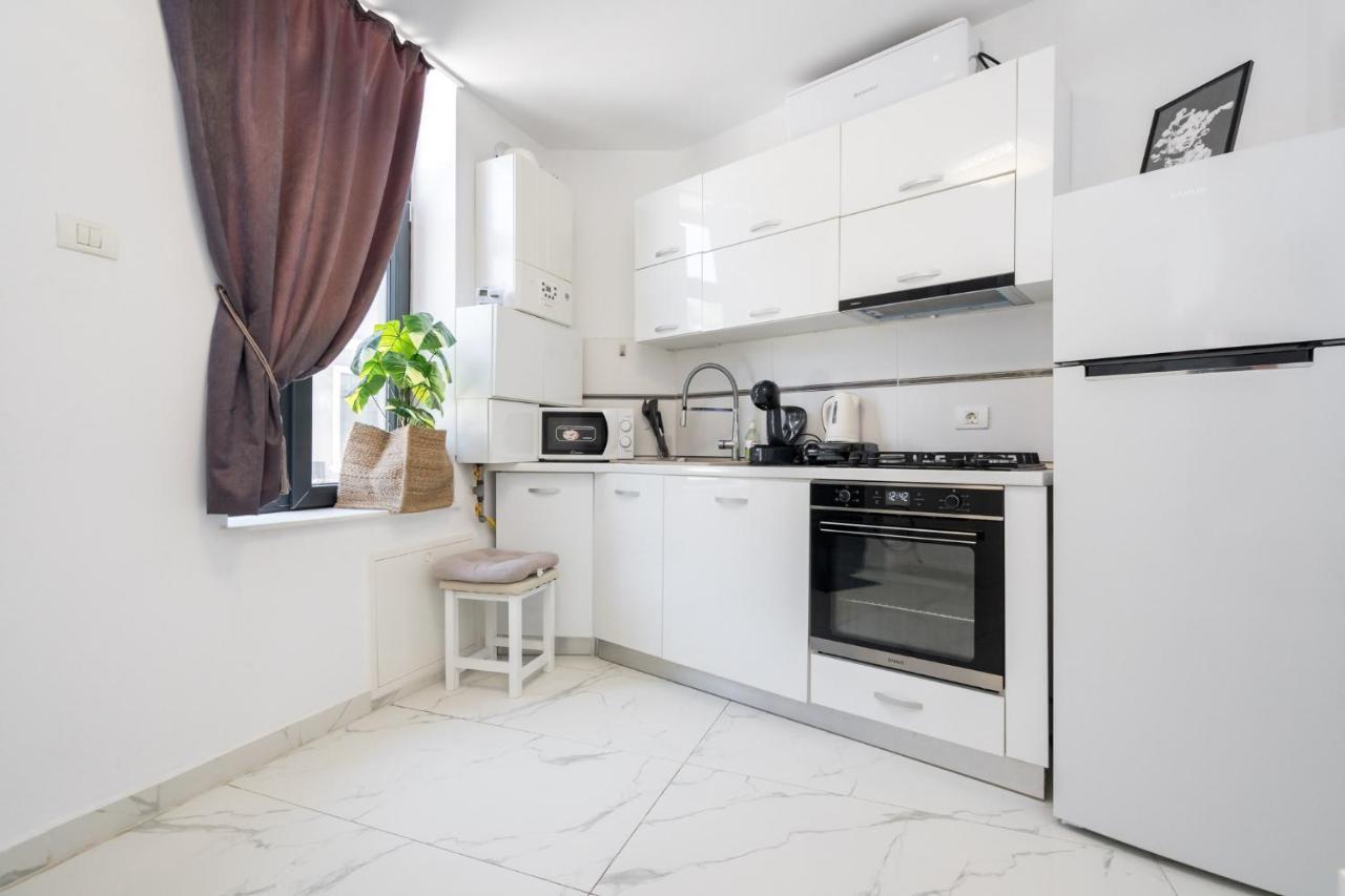 Monza-Apartment Bukares Bagian luar foto