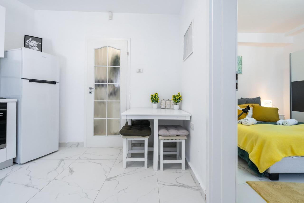 Monza-Apartment Bukares Bagian luar foto