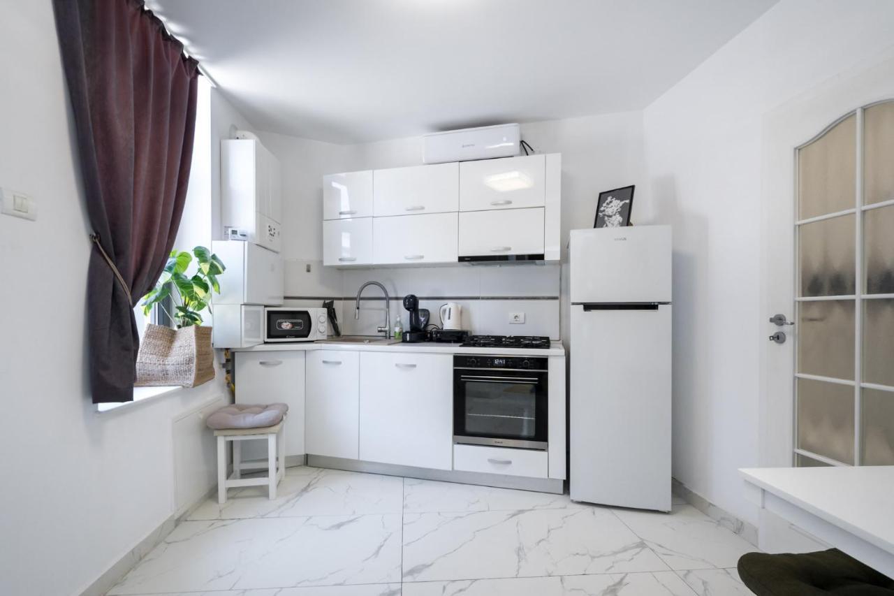 Monza-Apartment Bukares Bagian luar foto