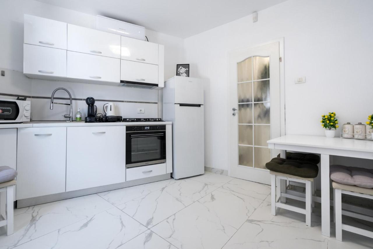 Monza-Apartment Bukares Bagian luar foto