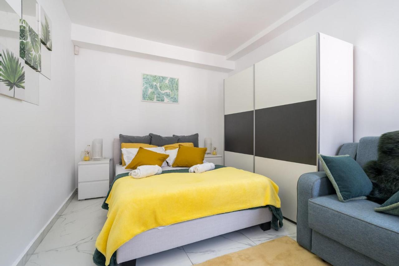 Monza-Apartment Bukares Bagian luar foto